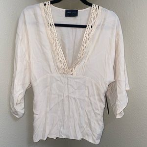 New Romeo & Juliet Couture Low V-Neck Blouse